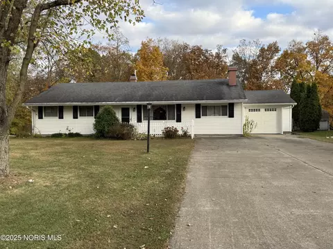 1711 Crestwood Dr, Defiance, OH 43512