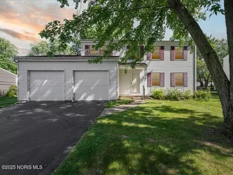 135 Birchcrest Dr, Perrysburg, OH 43551