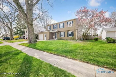 1228 Eastland Dr, Oregon, OH 43616