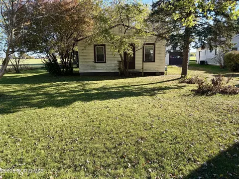 203 Eastwood Ave, Oregon, OH 43616