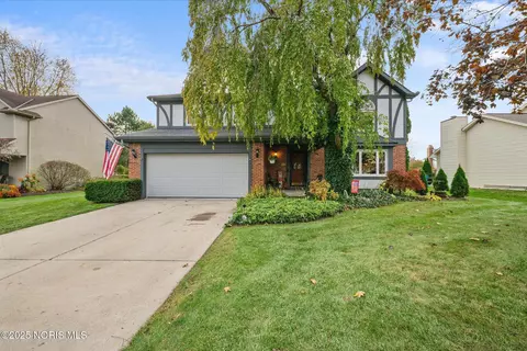 6025 Hawthorne Dr, Sylvania, OH 43560