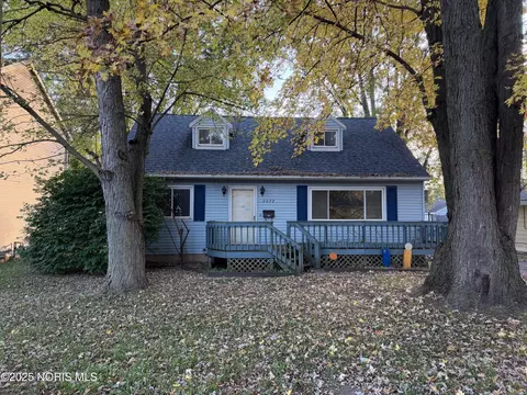 6022 Clover Ln, Toledo, OH 43623