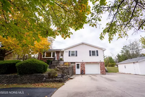 1820 Ayersville Ave, Defiance, OH 43512