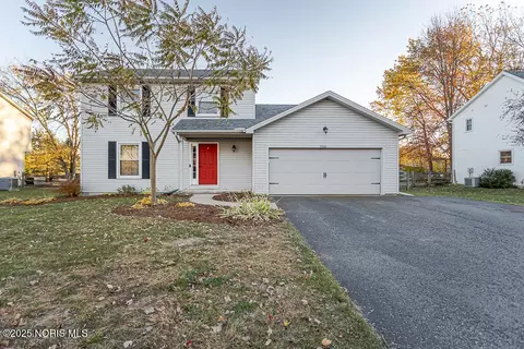 7109 S Springfield Hills Dr, Holland, OH 43528