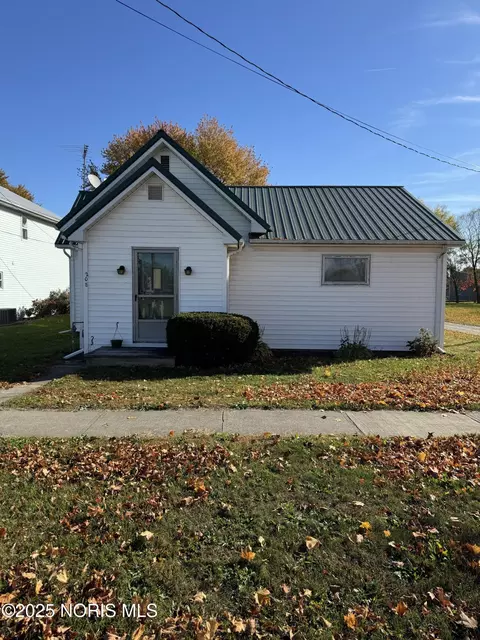 208 N Henry St, Malinta, OH 43535