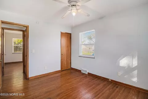 Bedroom - 539 Independence Rd, Toledo, OH 43607 photo 3 of 3