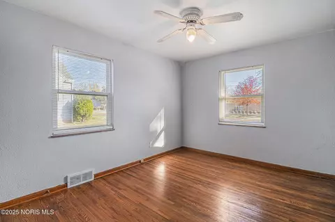 Bedroom - 539 Independence Rd, Toledo, OH 43607 photo 2 of 3