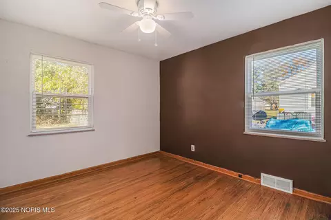 Bedroom - 539 Independence Rd, Toledo, OH 43607 photo 1 of 3