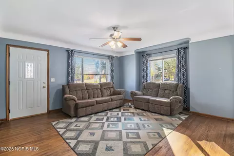 Living - 539 Independence Rd, Toledo, OH 43607 photo 1 of 1