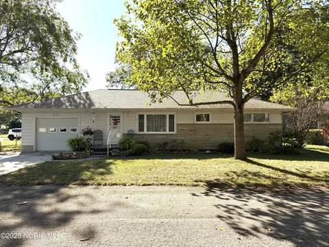603 Alma Dr, Fostoria, OH 44830