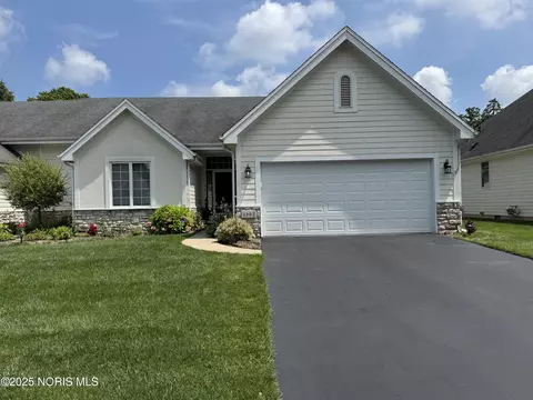 4902 Marble Cliff Blvd, Sylvania, OH 43560