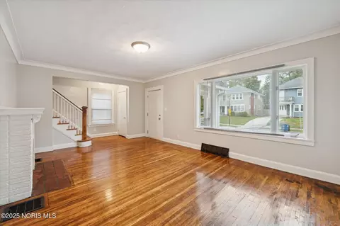 Living - 2041 Perth St, Toledo, OH 43607 photo 3 of 7