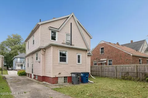 Exterior - 2041 Perth St, Toledo, OH 43607 photo 6 of 8
