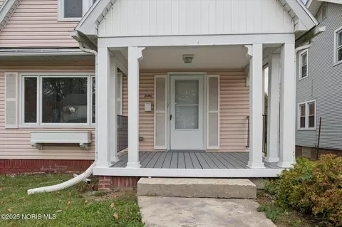 Exterior - 2041 Perth St, Toledo, OH 43607 photo 4 of 8