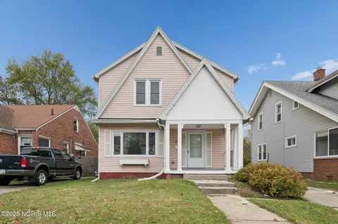 Exterior - 2041 Perth St, Toledo, OH 43607 photo 3 of 8