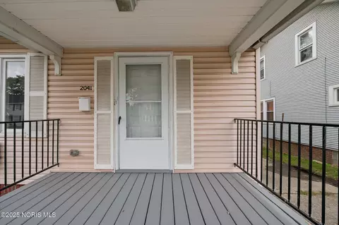 Exterior - 2041 Perth St, Toledo, OH 43607 photo 5 of 8