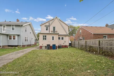 Exterior - 2041 Perth St, Toledo, OH 43607 photo 7 of 8