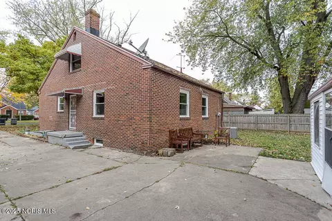 Exterior - 802 Cuthbert Rd, Toledo, OH 43607 photo 2 of 8