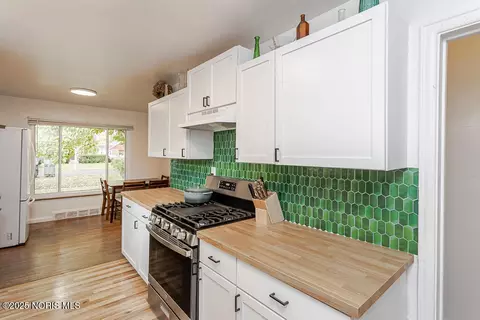 Kitchen - 802 Cuthbert Rd, Toledo, OH 43607 photo 7 of 9