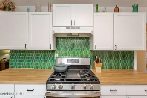 Kitchen - 802 Cuthbert Rd, Toledo, OH 43607 photo 6 of 9