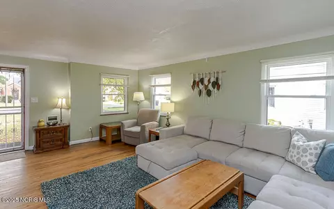 Living - 802 Cuthbert Rd, Toledo, OH 43607 photo 1 of 1