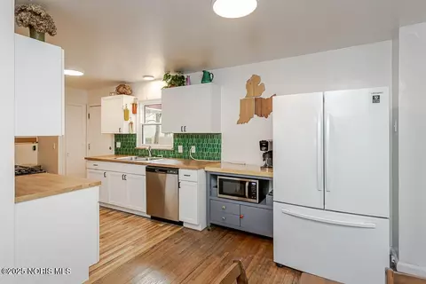 Kitchen - 802 Cuthbert Rd, Toledo, OH 43607 photo 1 of 9