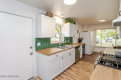 Kitchen - 802 Cuthbert Rd, Toledo, OH 43607 photo 9 of 9