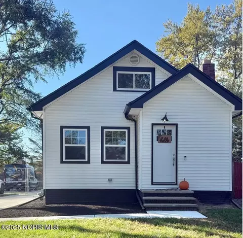 25 Taylor Rd, Oregon, OH 43616