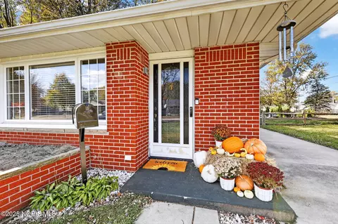 1059 Leith St, Maumee, OH 43537 photo 6