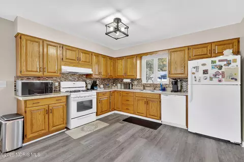 1059 Leith St, Maumee, OH 43537 photo 17