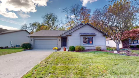 104 Briarwood Cir, Fremont, OH 43420