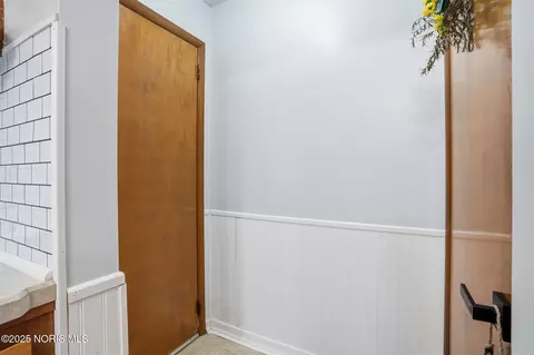 Entry Way - 1200 5th St, Findlay, OH 45840 photo 1 of 5