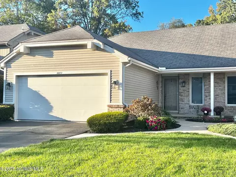 6820 Cloister Ct, Toledo, OH 43617