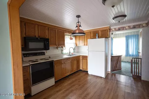 Kitchen - 200 Edgar Ave, Findlay, OH 45840 photo 2 of 2