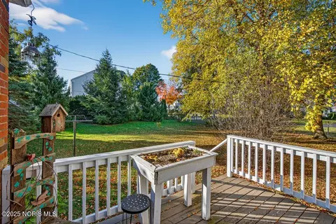 Exterior - 2855 Castleton Ave, Toledo, OH 43613 photo 8 of 8