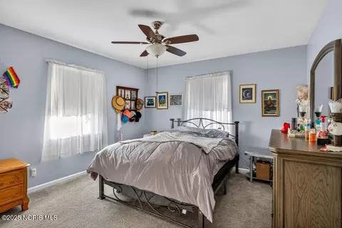 Bedroom - 2855 Castleton Ave, Toledo, OH 43613 photo 4 of 5