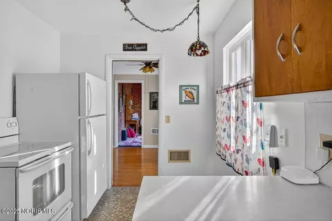 Kitchen - 2855 Castleton Ave, Toledo, OH 43613 photo 7 of 7