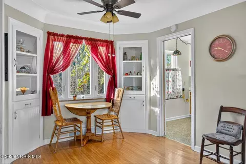 Dining - 2855 Castleton Ave, Toledo, OH 43613 photo 3 of 5