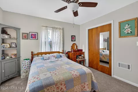 Bedroom - 2855 Castleton Ave, Toledo, OH 43613 photo 2 of 5