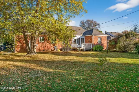 Exterior - 2855 Castleton Ave, Toledo, OH 43613 photo 5 of 8