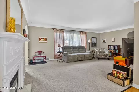 Living - 2855 Castleton Ave, Toledo, OH 43613 photo 3 of 3