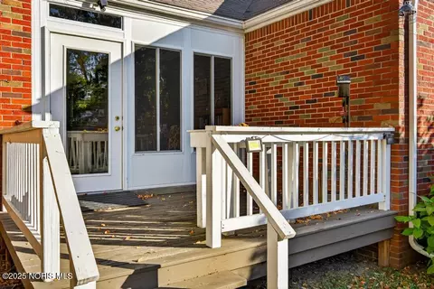 Exterior - 2855 Castleton Ave, Toledo, OH 43613 photo 7 of 8