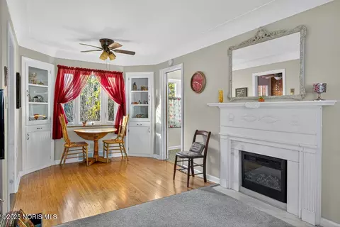 Dining - 2855 Castleton Ave, Toledo, OH 43613 photo 1 of 5