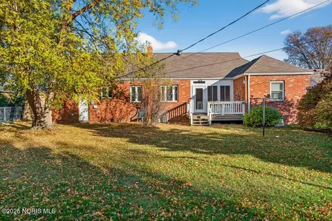 Exterior - 2855 Castleton Ave, Toledo, OH 43613 photo 6 of 8