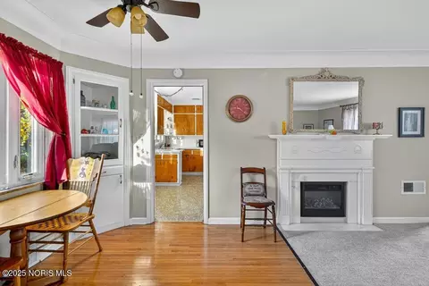 Dining - 2855 Castleton Ave, Toledo, OH 43613 photo 4 of 5
