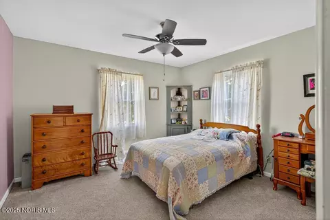 Bedroom - 2855 Castleton Ave, Toledo, OH 43613 photo 1 of 5
