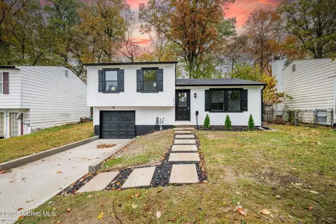4248 Hunters Trail Dr, Toledo, OH 43607