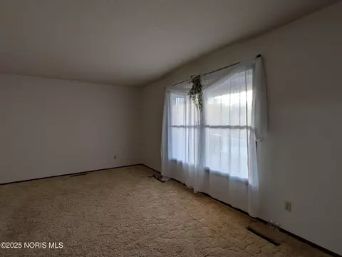 Living - 832 E Graceway Dr, Napoleon, OH 43545 photo 4 of 4