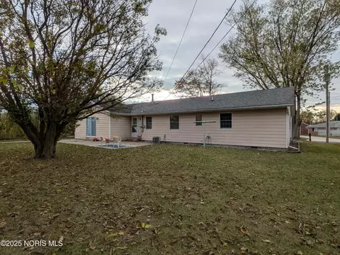 Exterior - 832 E Graceway Dr, Napoleon, OH 43545 photo 4 of 6