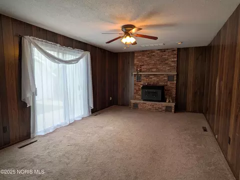Living - 832 E Graceway Dr, Napoleon, OH 43545 photo 2 of 4